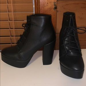 Heel boot